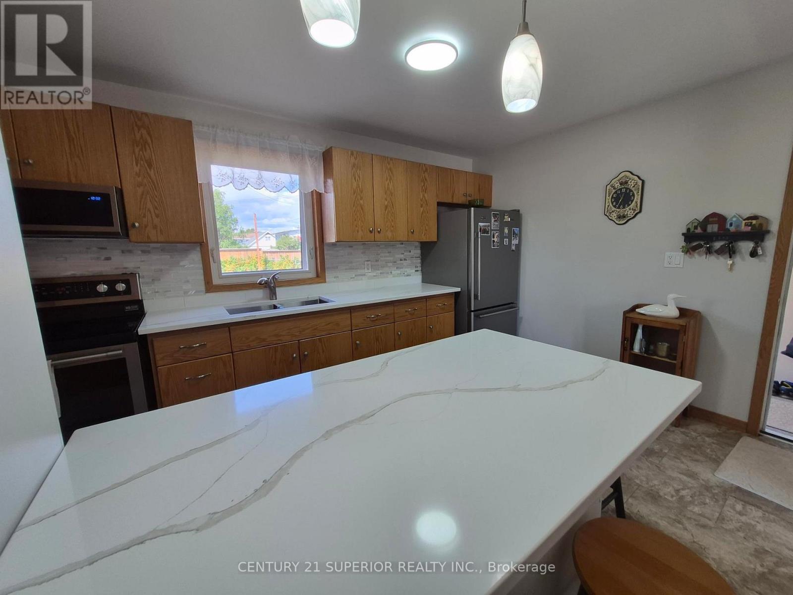 1 Laurier Ave Property Photo 9