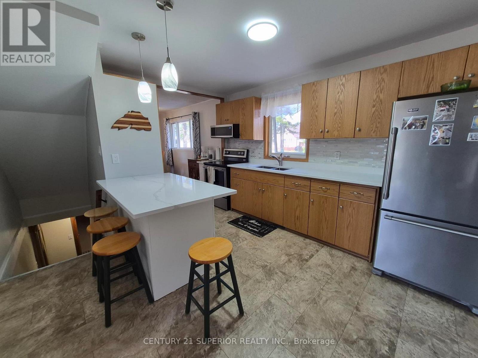 1 Laurier Ave Property Photo 10