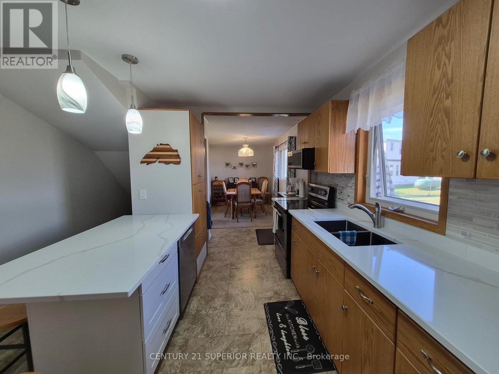 1 Laurier Ave Property Photo 11