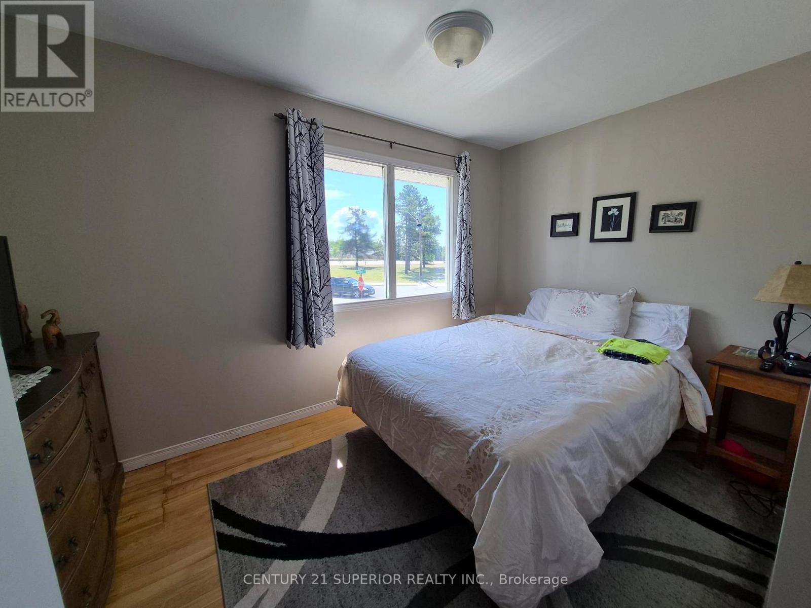 1 Laurier Ave Property Photo 12