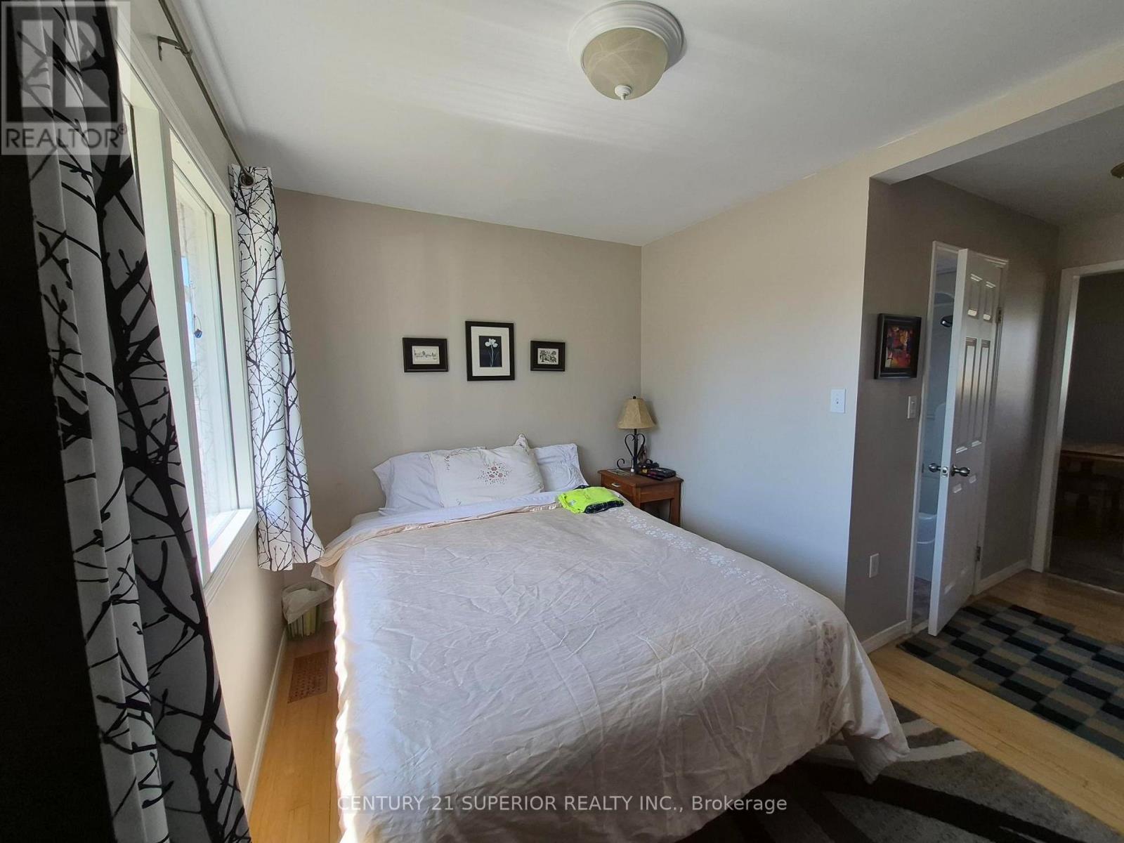 1 Laurier Ave Property Photo 13