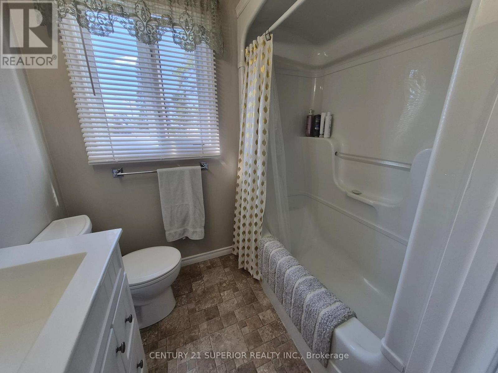 1 Laurier Ave Property Photo 14