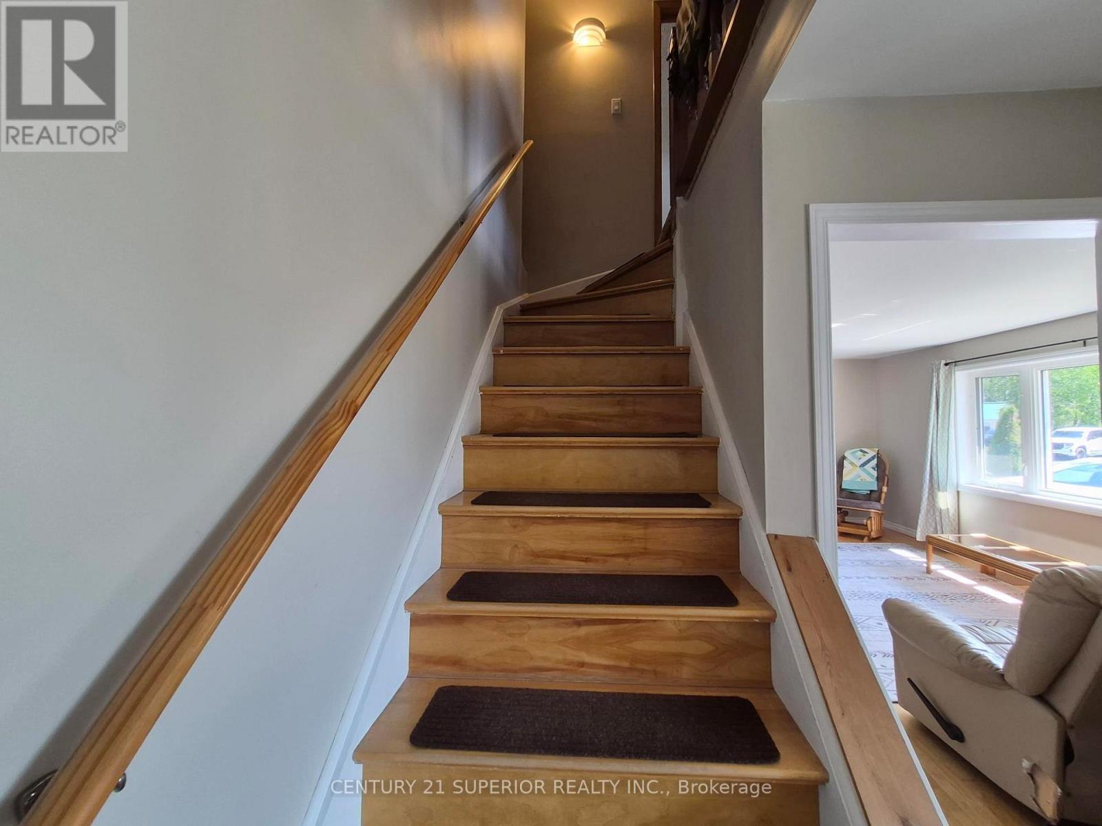 1 Laurier Ave Property Photo 16