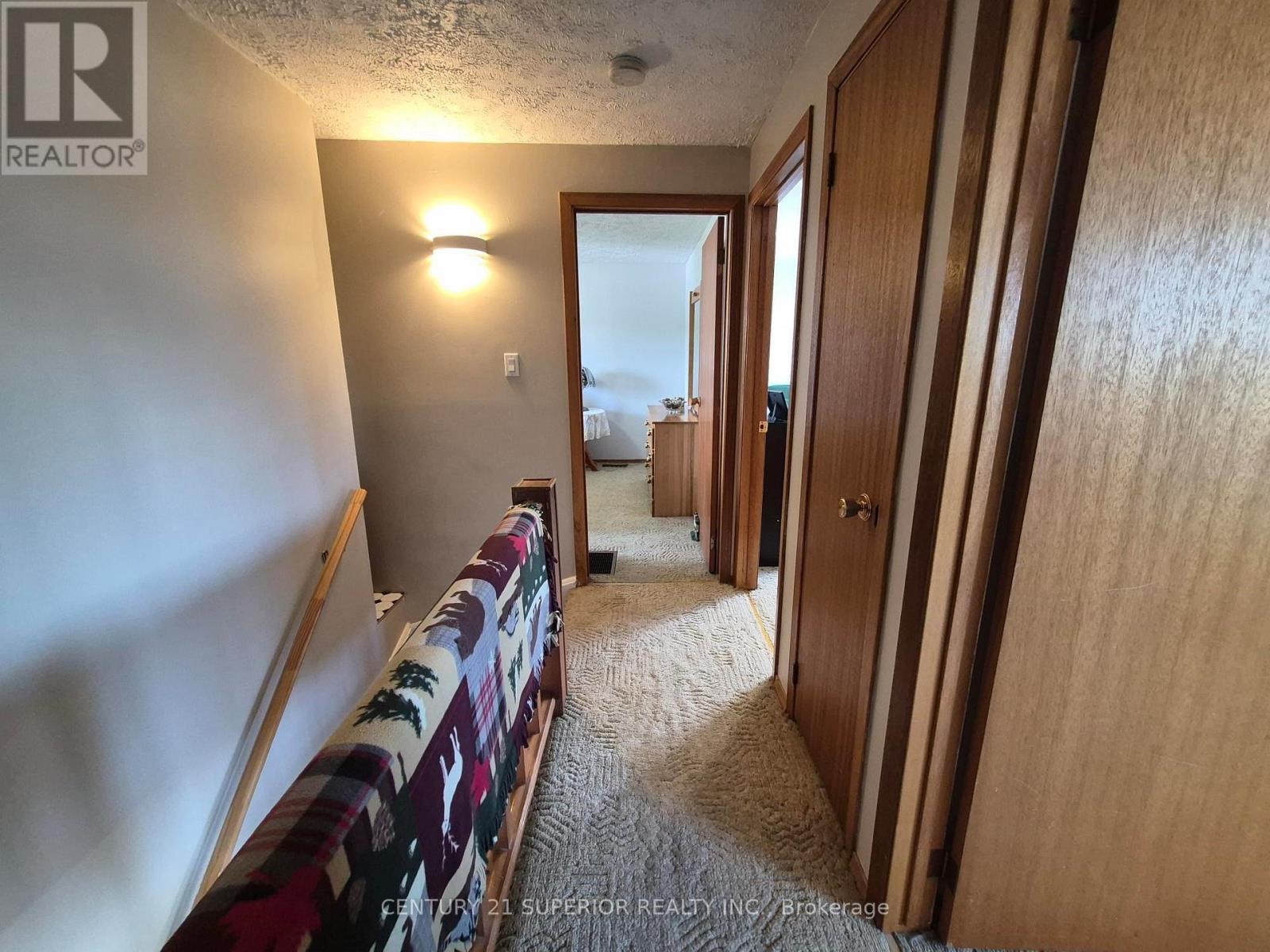 1 Laurier Ave Property Photo 19