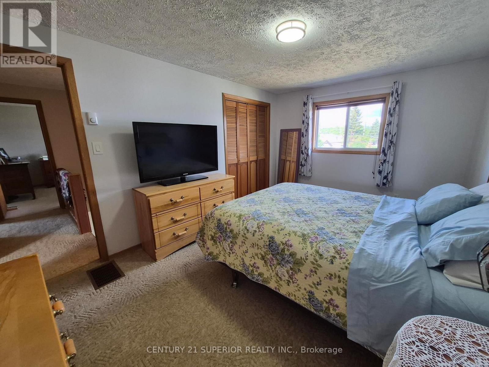 1 Laurier Ave Property Photo 21