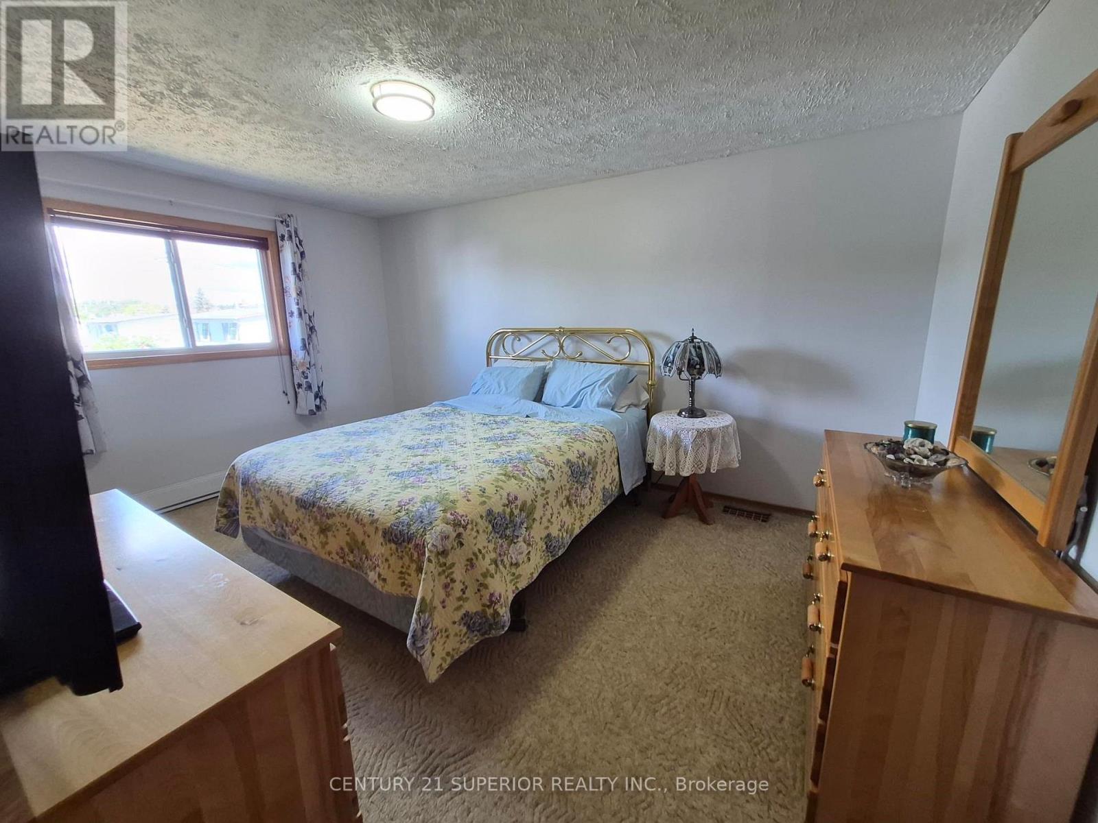 1 Laurier Ave Property Photo 22