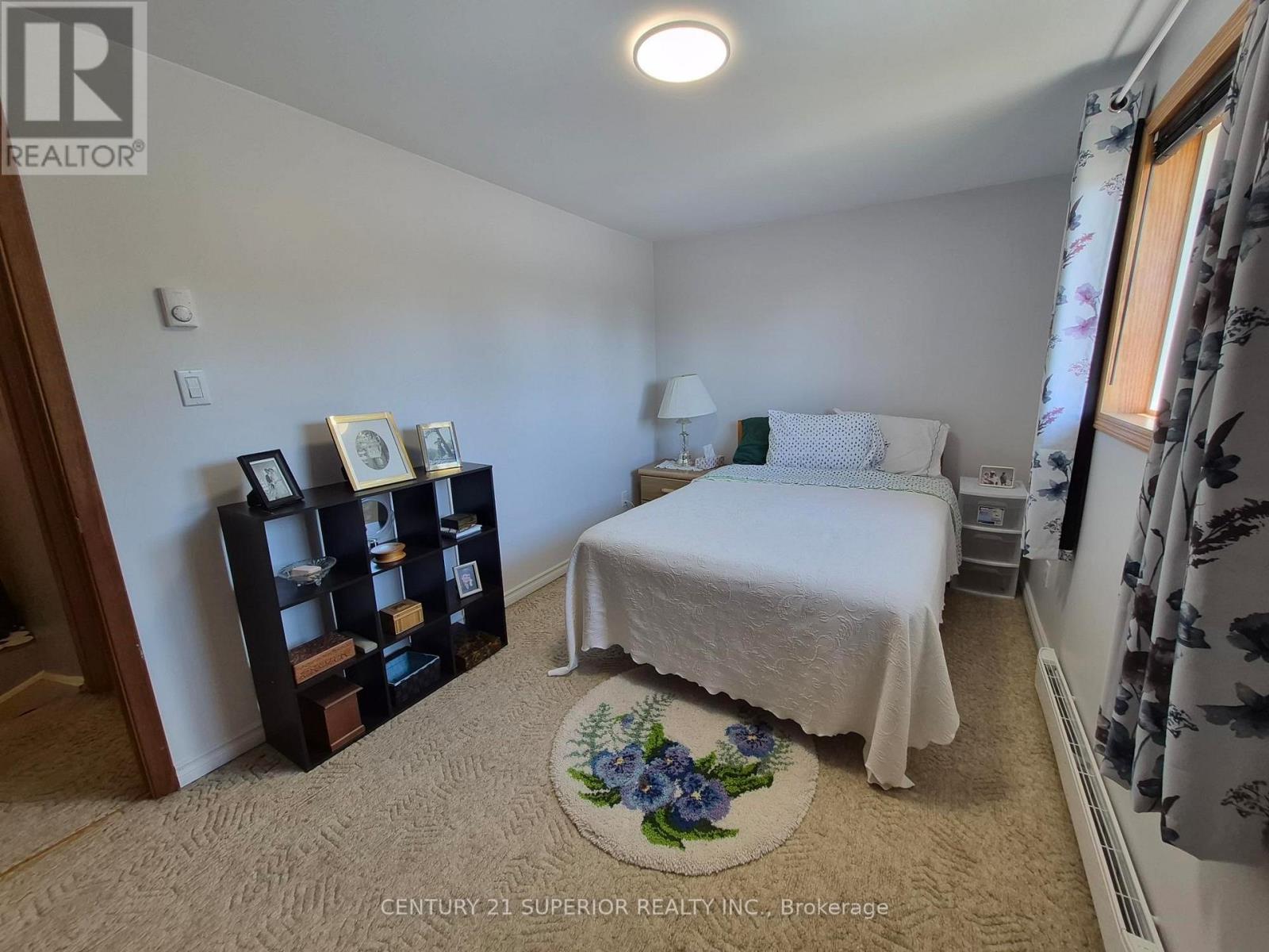 1 Laurier Ave Property Photo 24