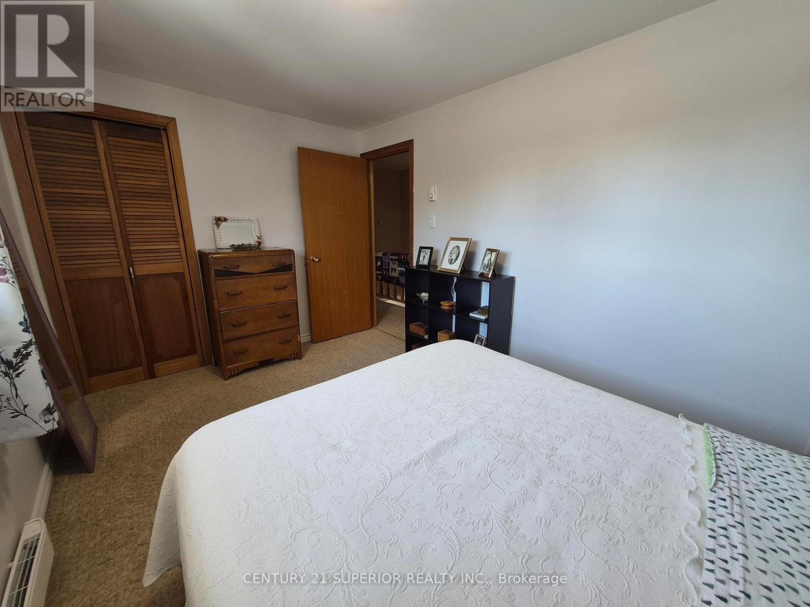 1 Laurier Ave Property Photo 25