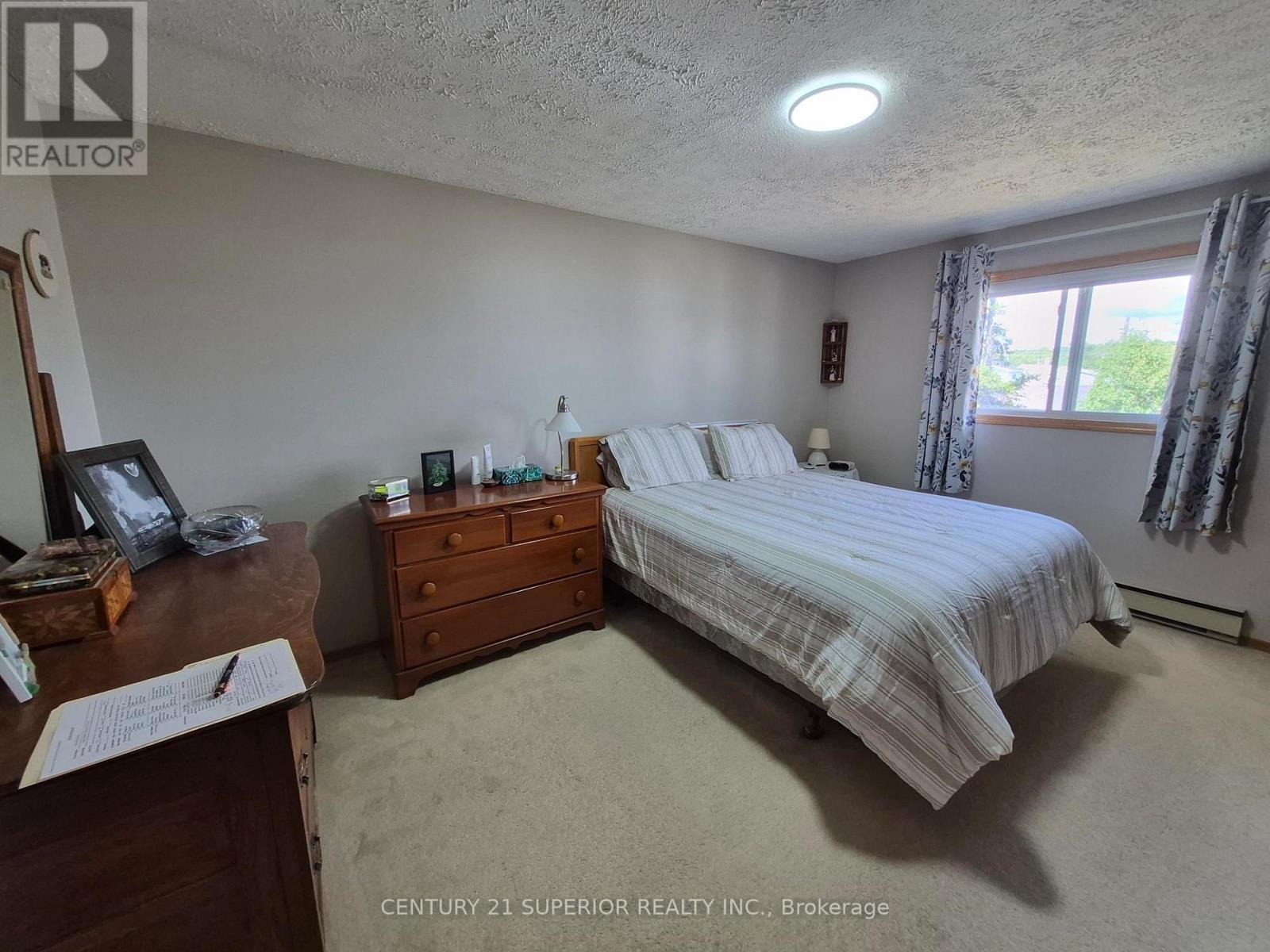 1 Laurier Ave Property Photo 26
