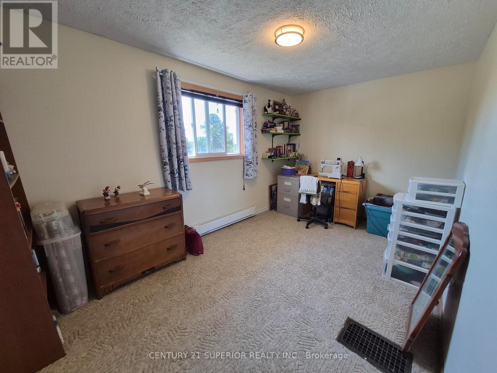 1 Laurier Ave Property Photo 29