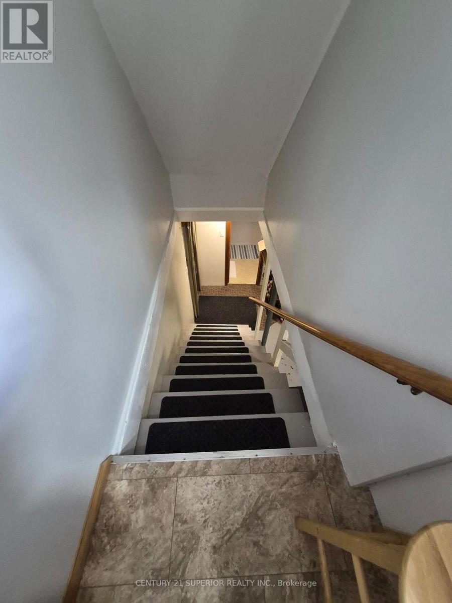1 Laurier Ave Property Photo 30