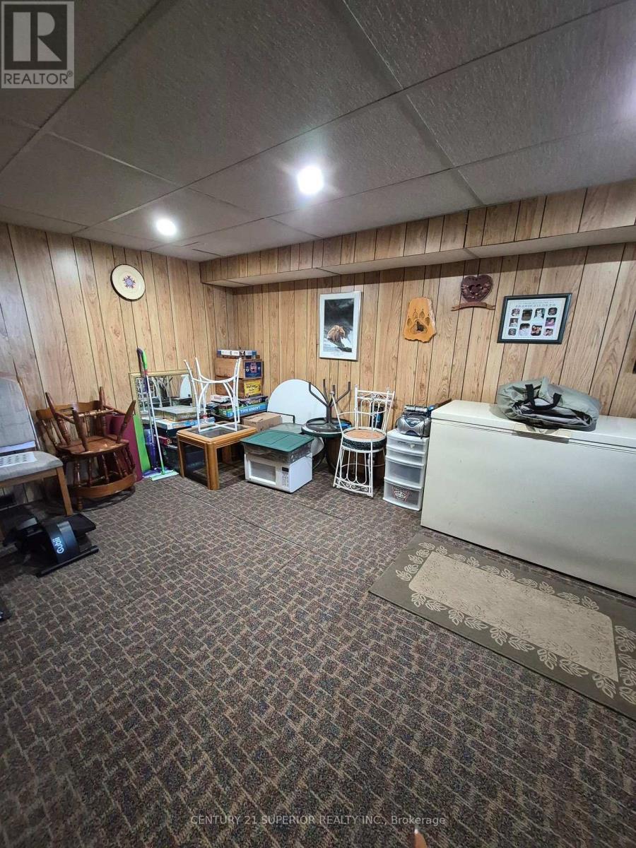 1 Laurier Ave Property Photo 31