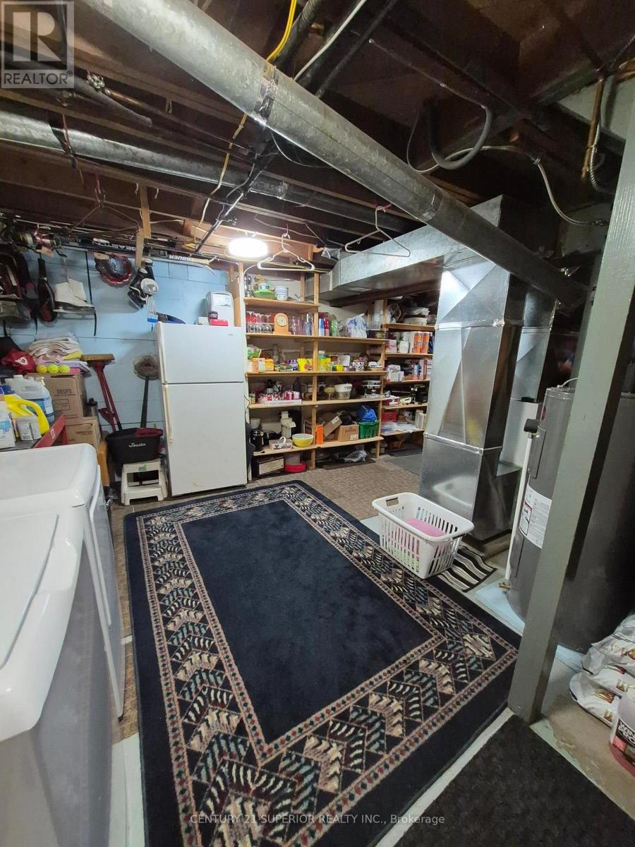 1 Laurier Ave Property Photo 34
