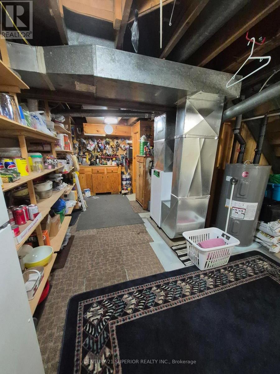 1 Laurier Ave Property Photo 35