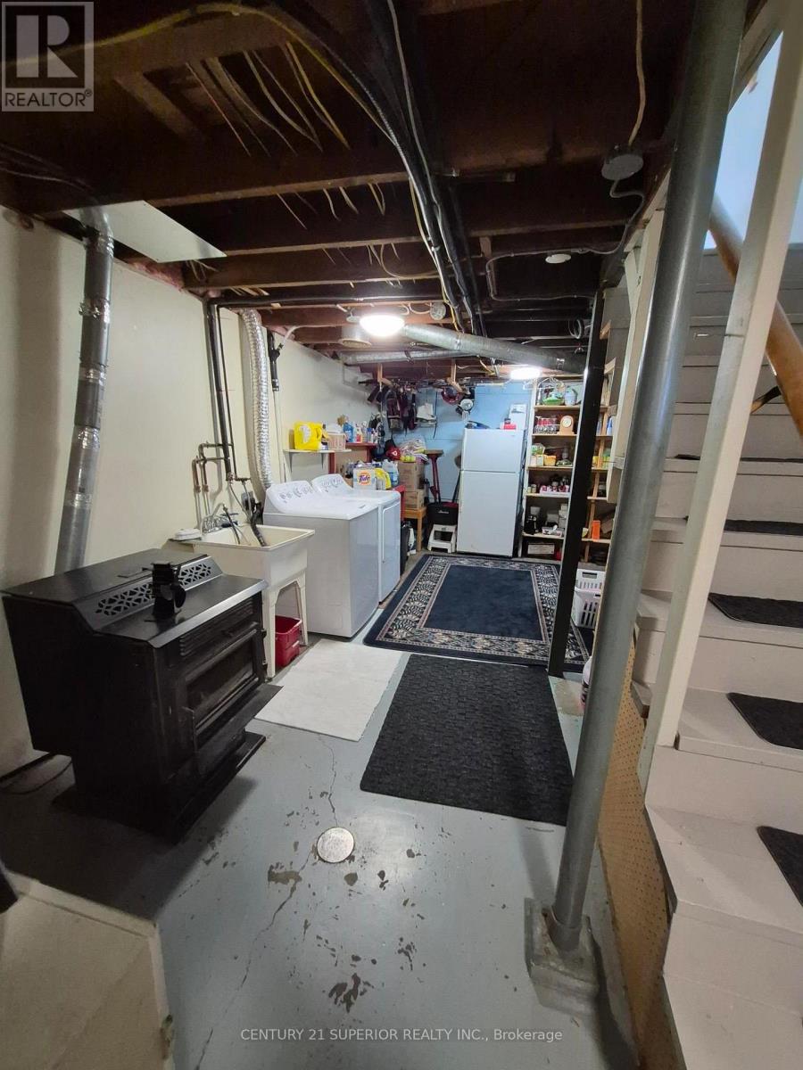 1 Laurier Ave Property Photo 36