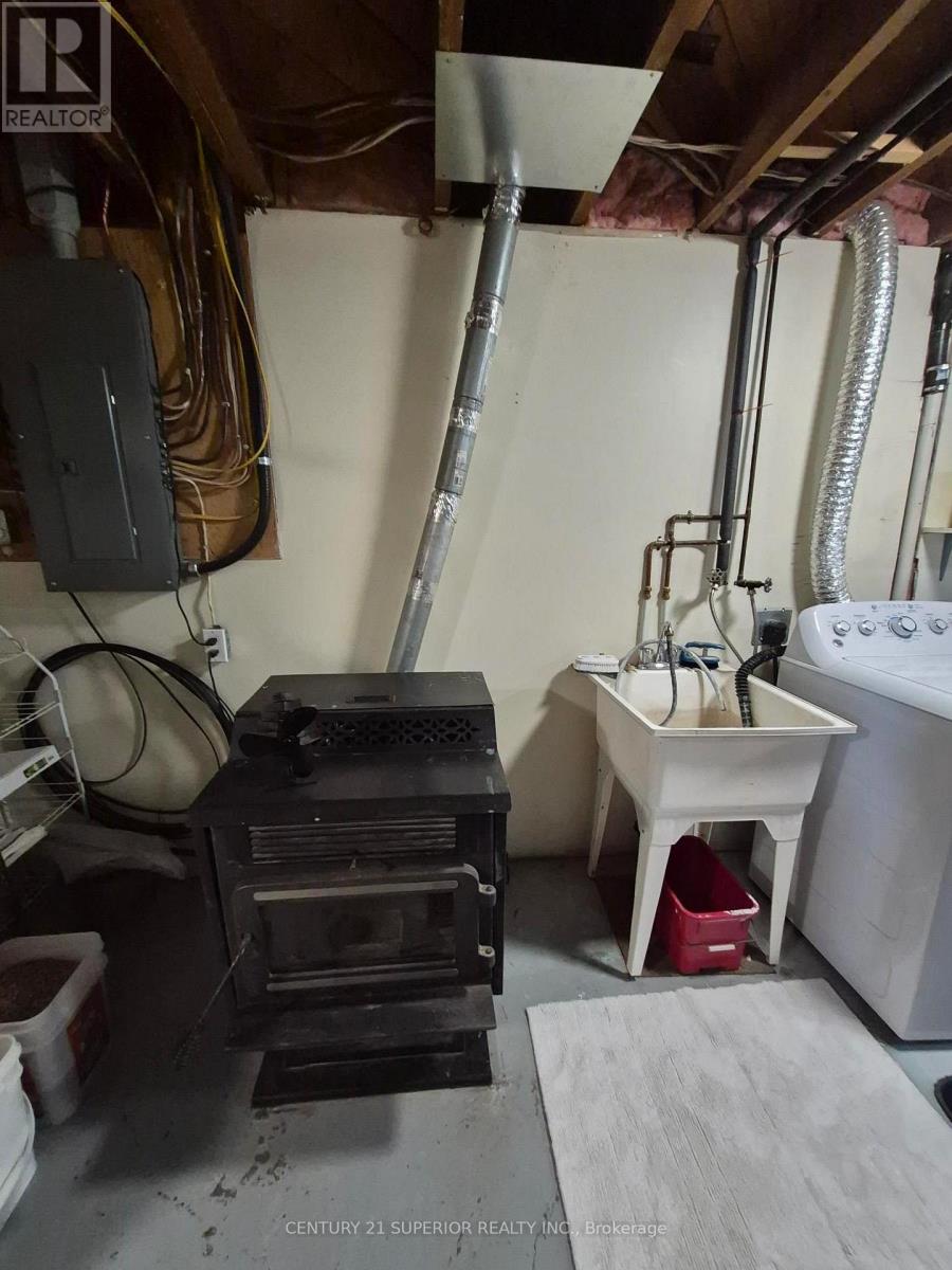 1 Laurier Ave Property Photo 37