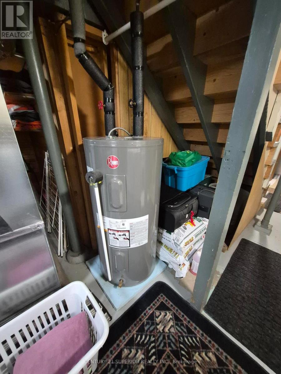 1 Laurier Ave Property Photo 38