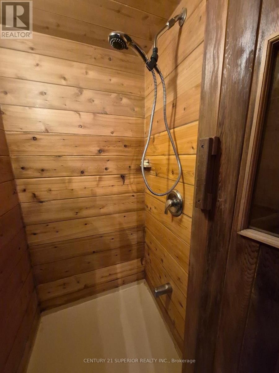 1 Laurier Ave Property Photo 43