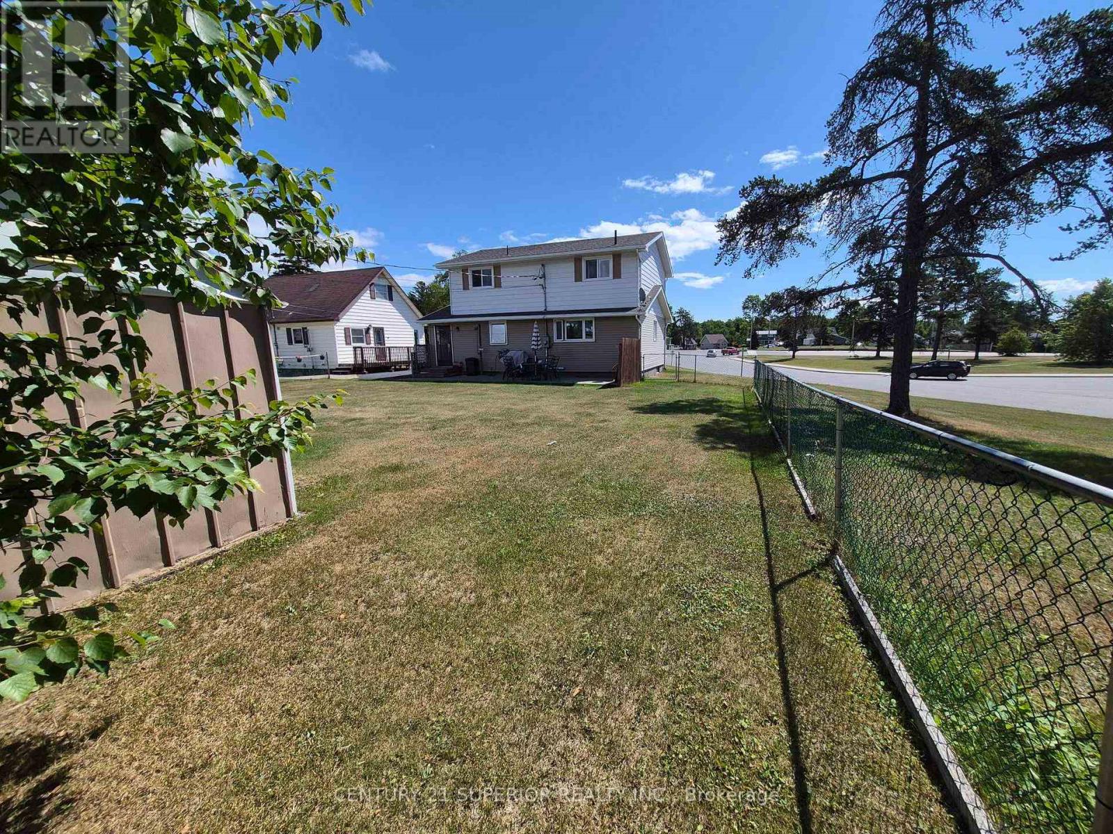 1 Laurier Ave Property Photo 46