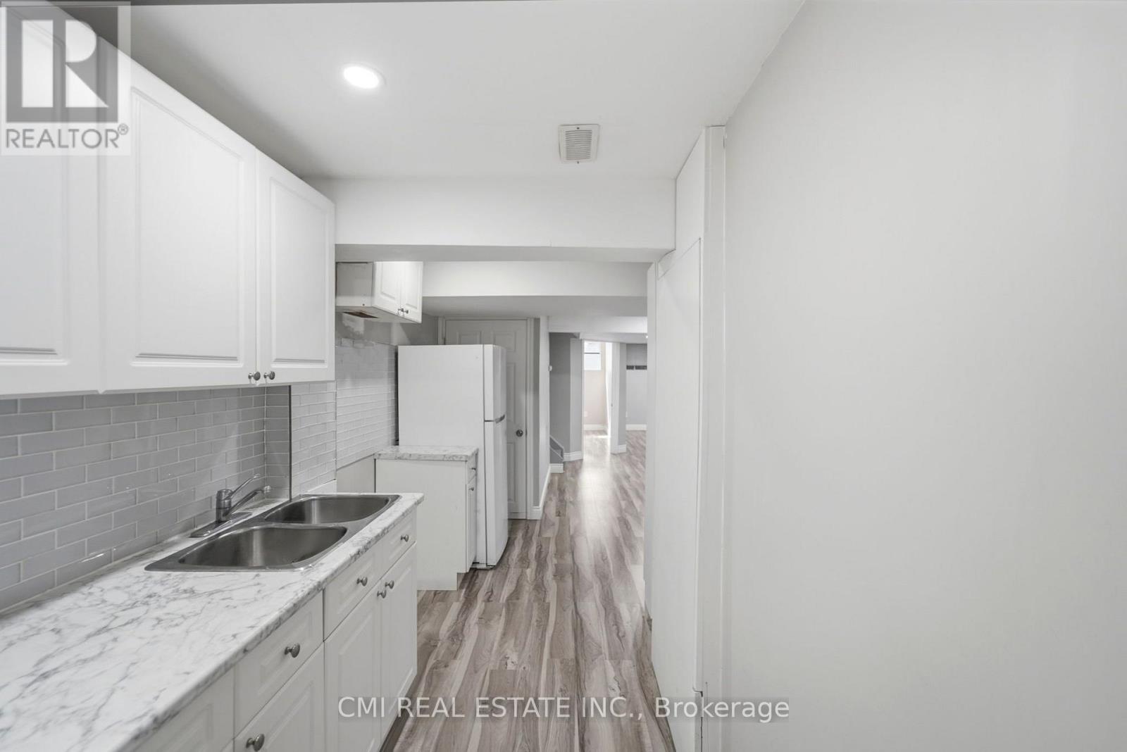 40 - 105 Bard Boulevard Property Photo 16