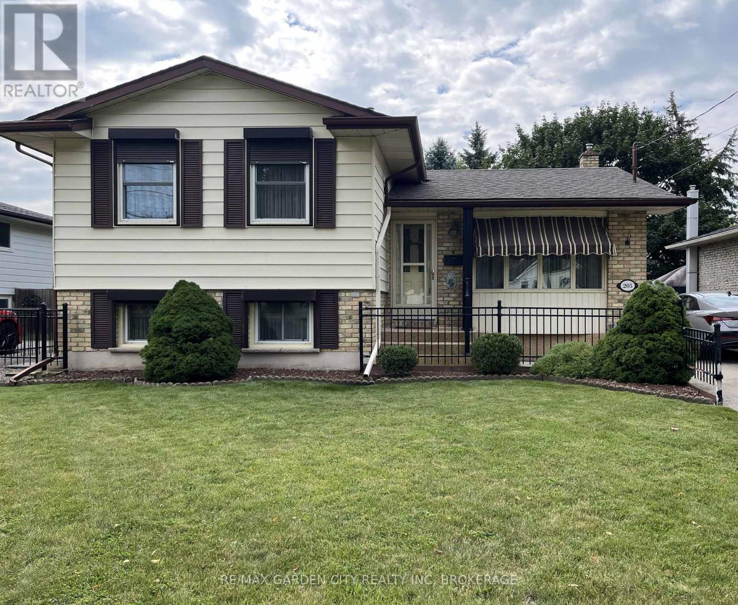 205 Rykert Street Property Photo 1