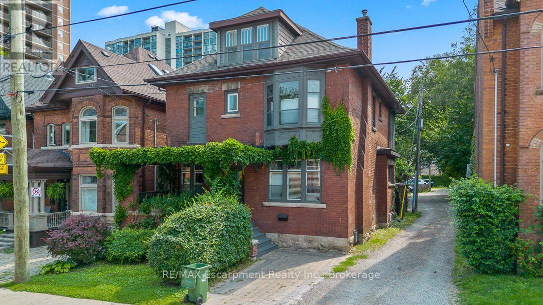 217 Caroline Street S Property Photo 2