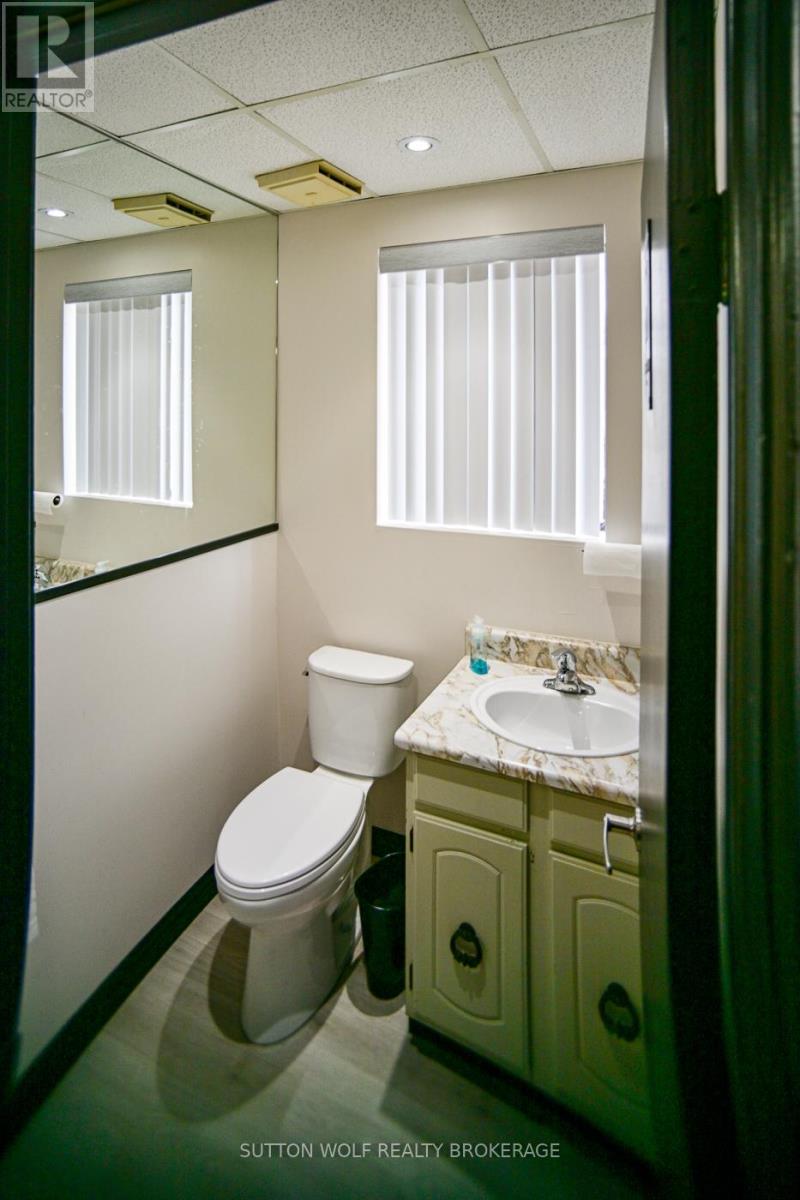 5 Front Street W Property Photo 14