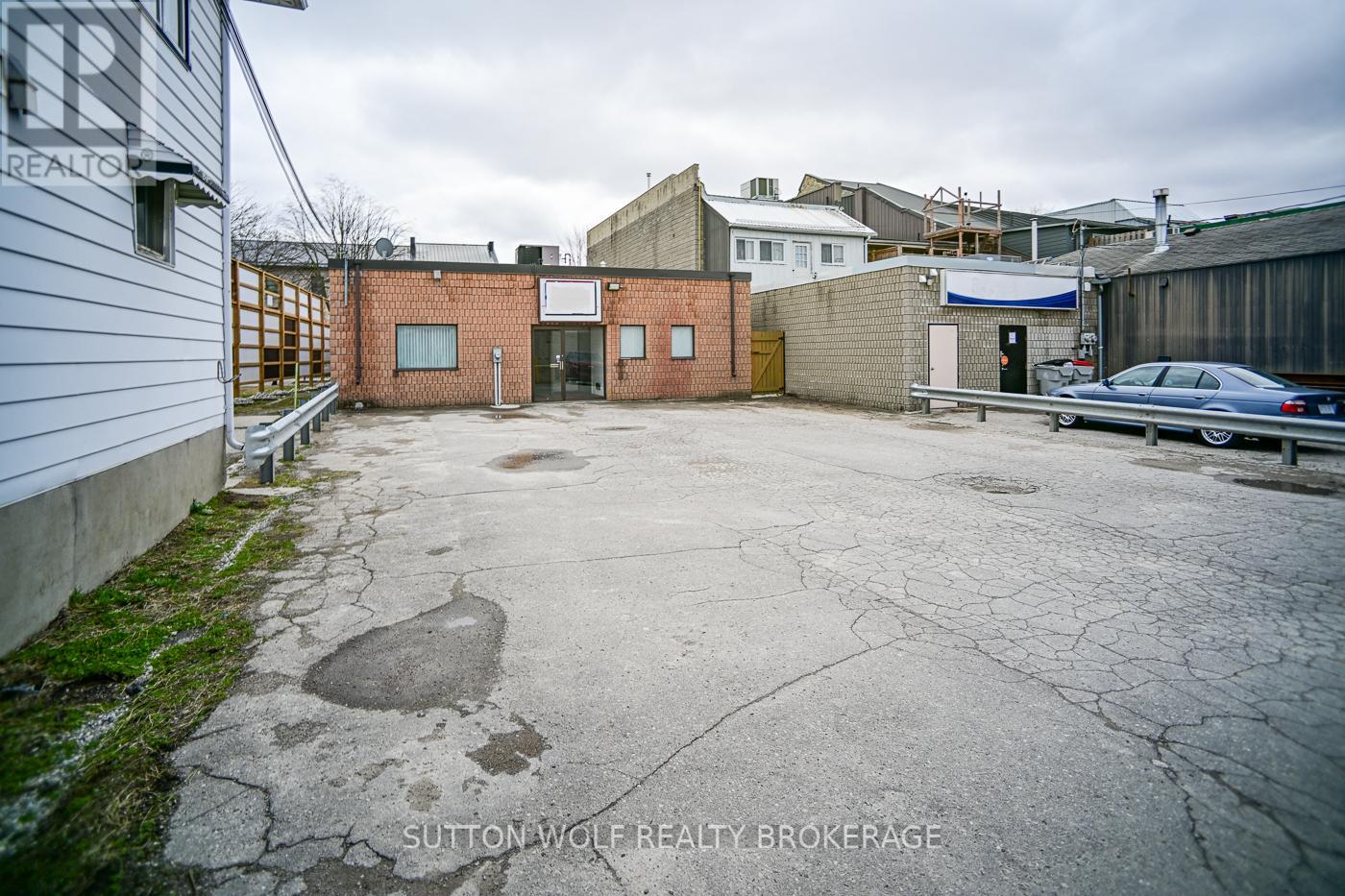 5 Front Street W Property Photo 18