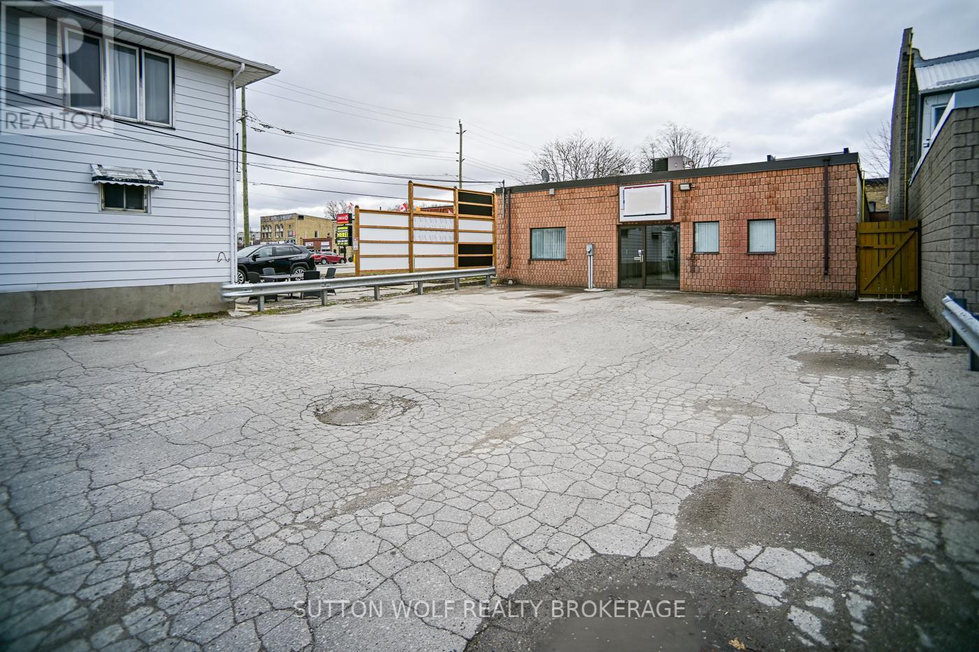 5 Front Street W Property Photo 19