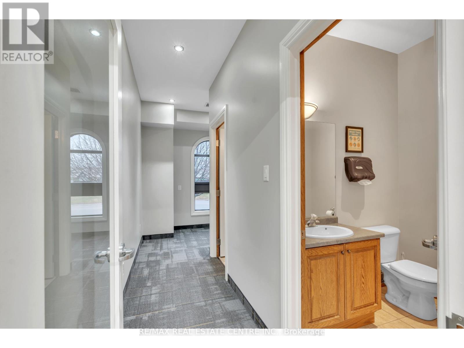 735 Bridge Street W Property Photo 14