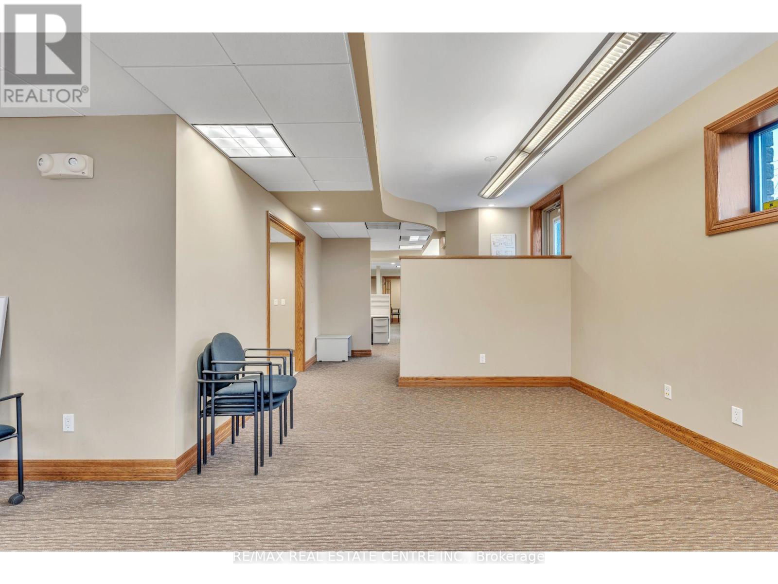735 Bridge Street W Property Photo 18