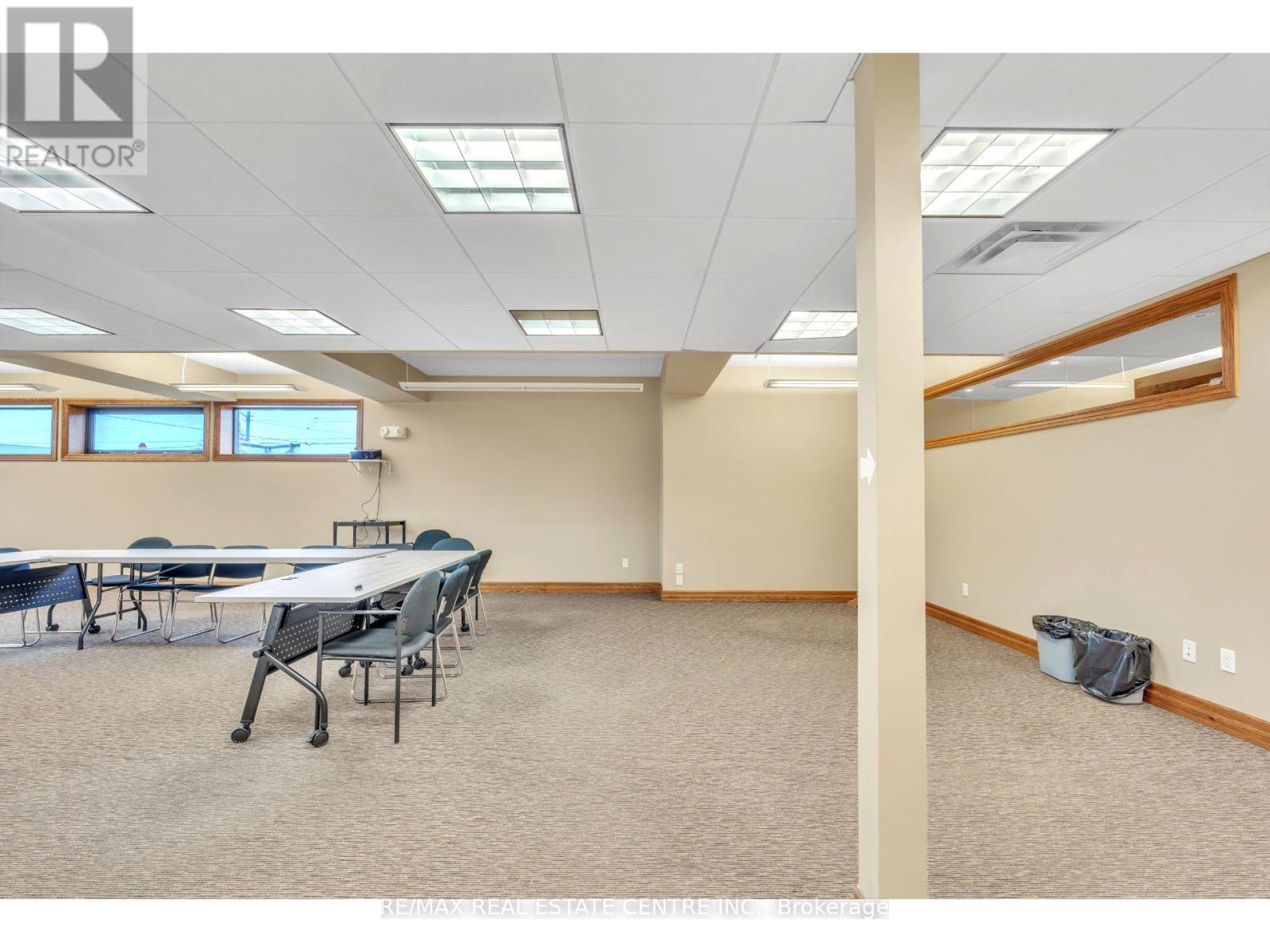 735 Bridge Street W Property Photo 19