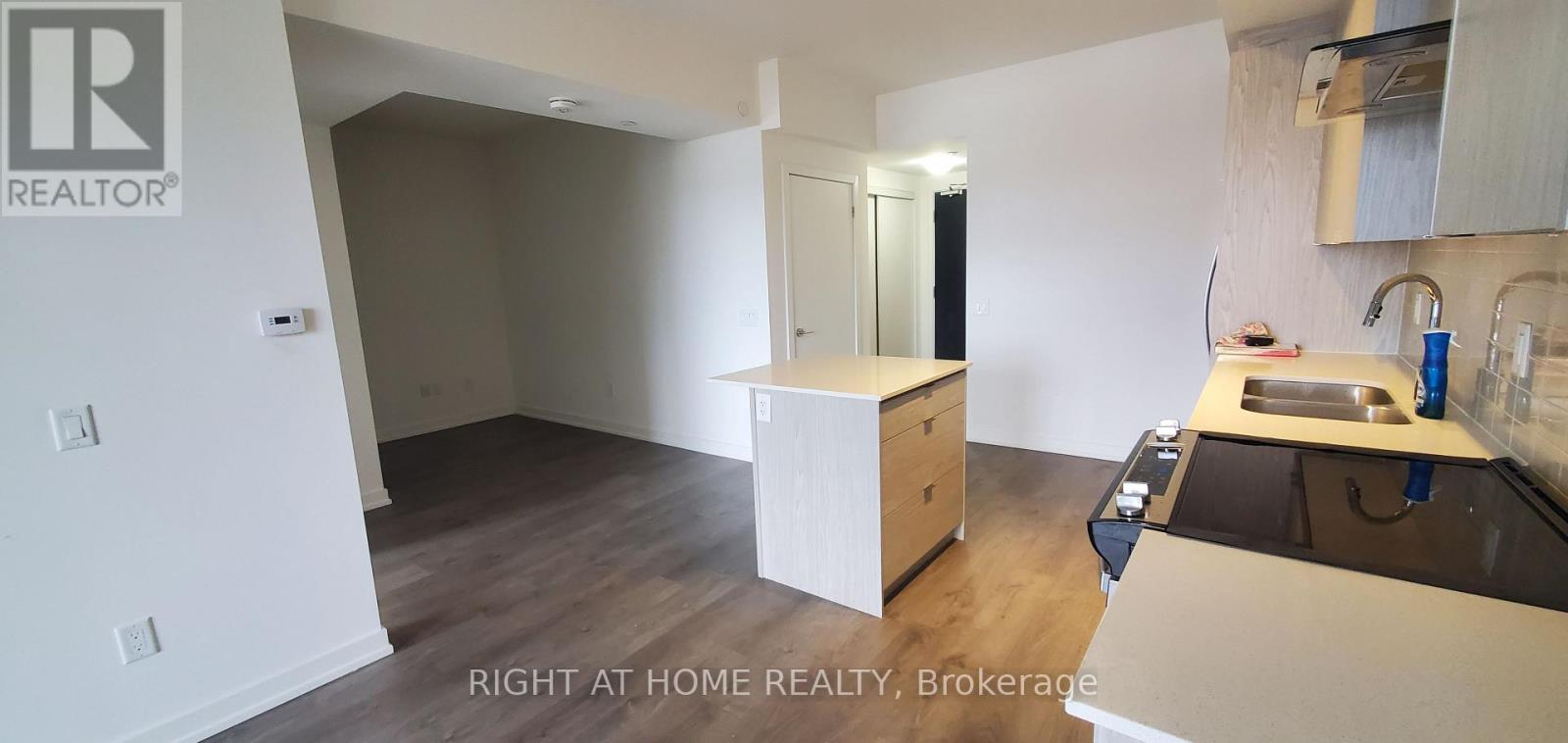 327 - 55 Duke Street W Property Photo 5