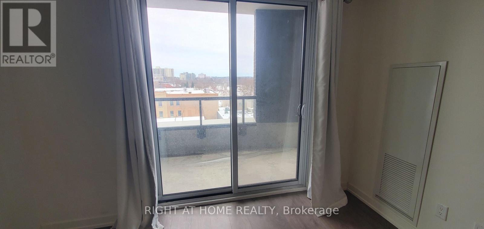 327 - 55 Duke Street W Property Photo 6