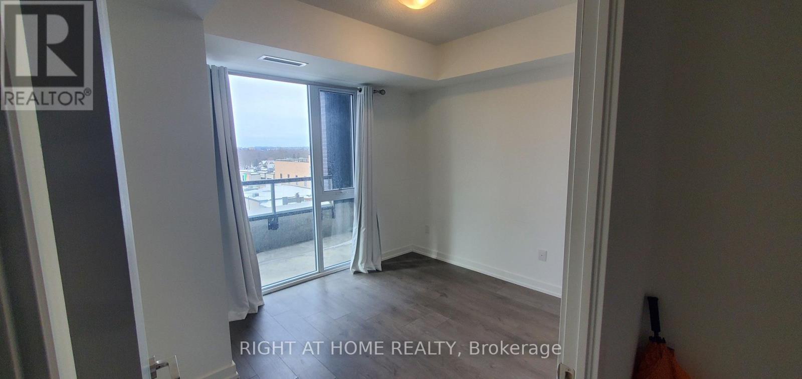 327 - 55 Duke Street W Property Photo 7