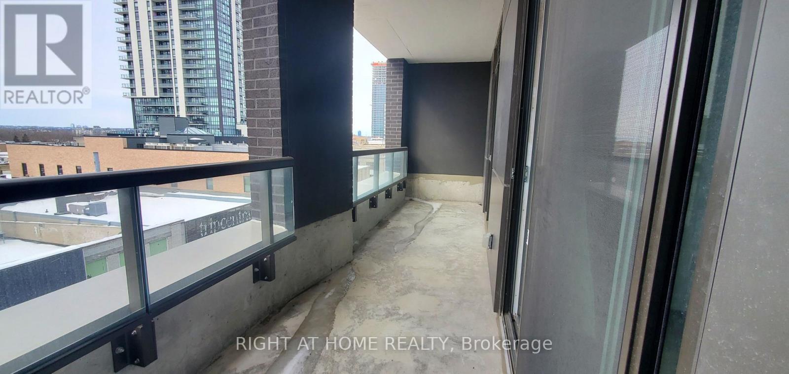 327 - 55 Duke Street W Property Photo 8