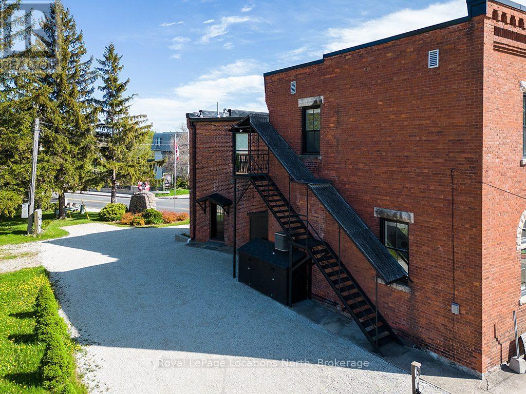 1 Bruce Street N Property Photo 1