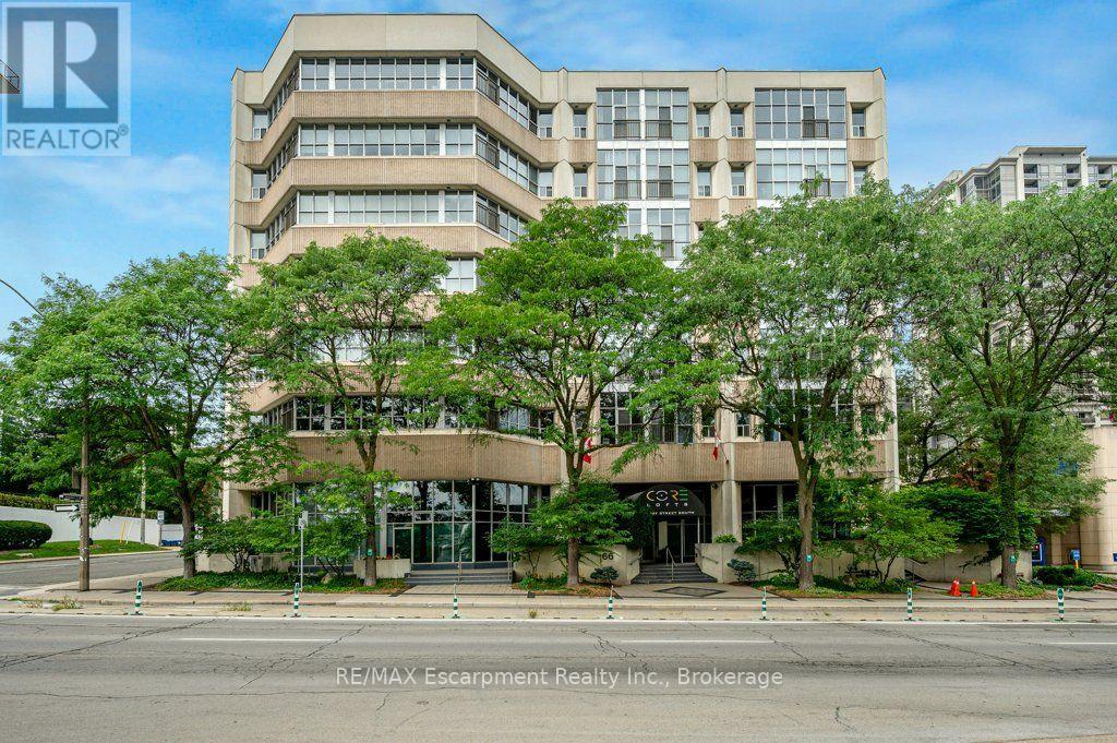 107 - 66 BAY STREET S