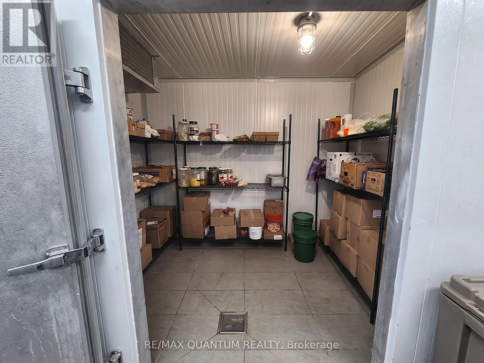 749 King Street E Property Photo 16