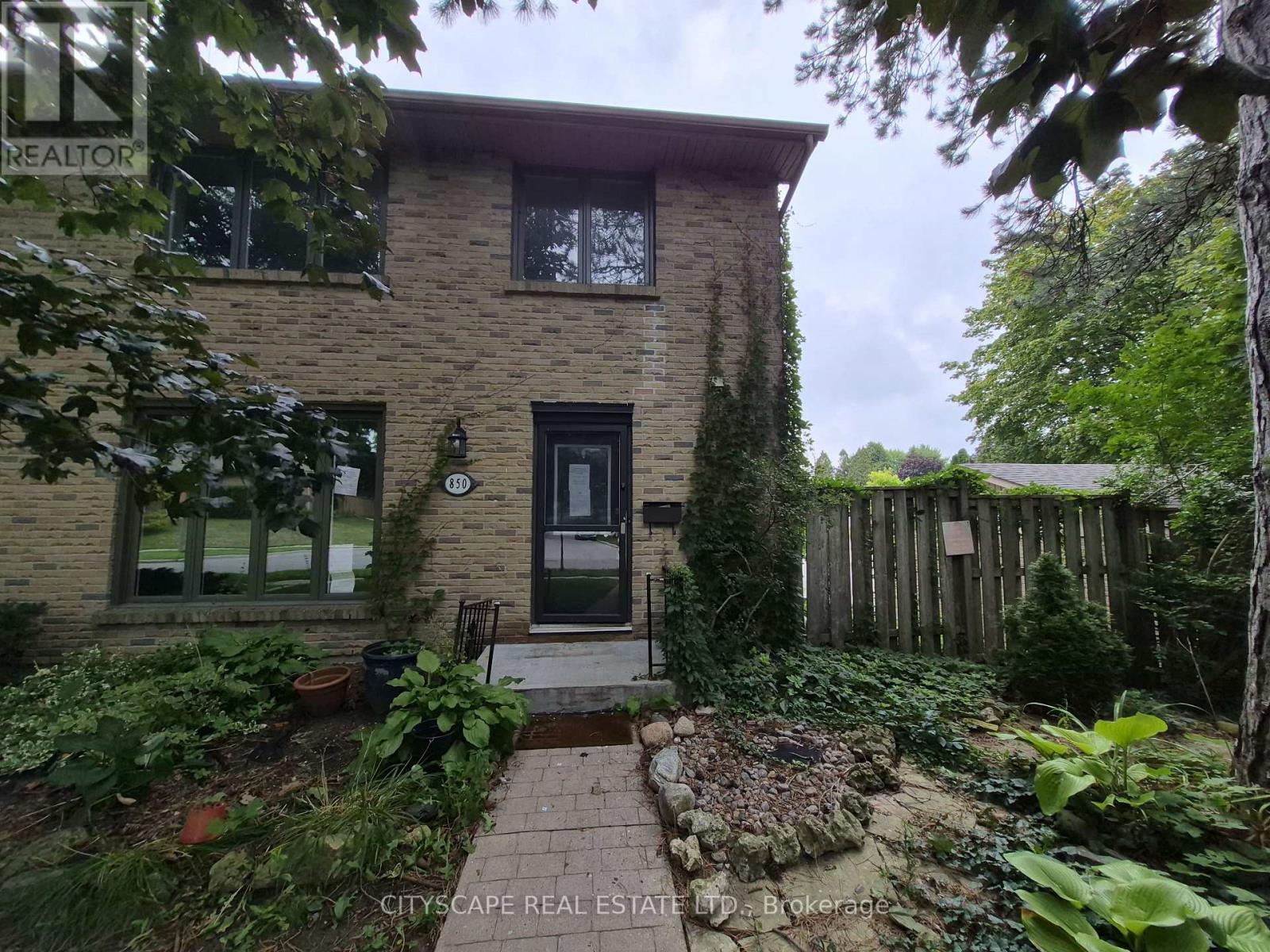 8 - 850 BERKSHIRE DRIVE