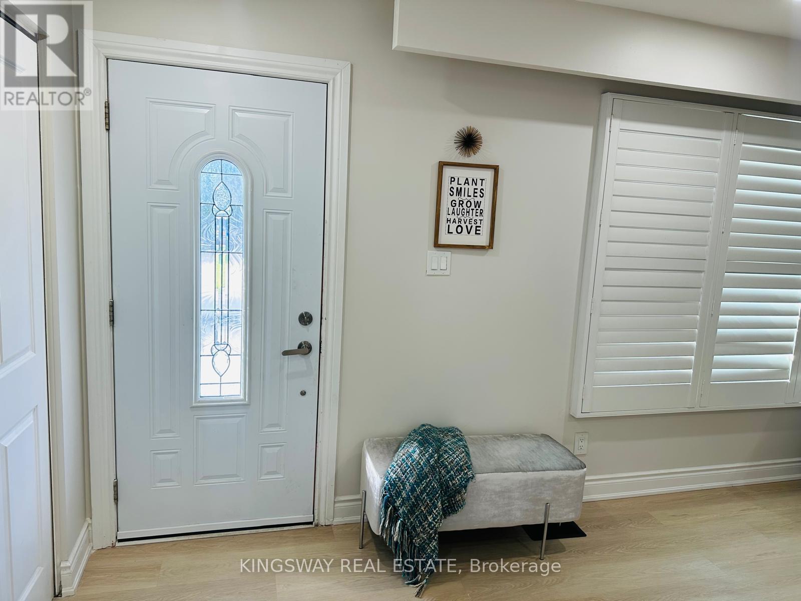 35 Silver Aspen Crescent Property Photo 8