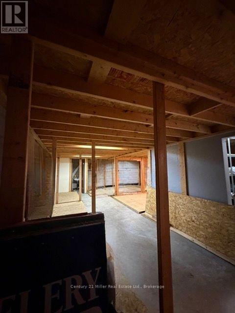 9 - 634 Colby Drive Property Photo 10
