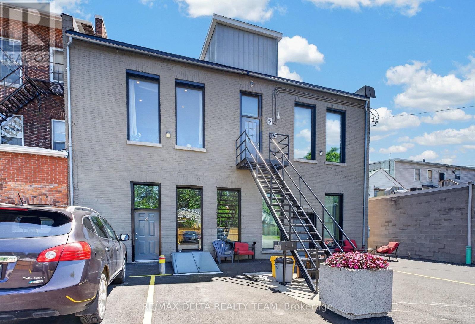 232 King Street W Property Photo 10