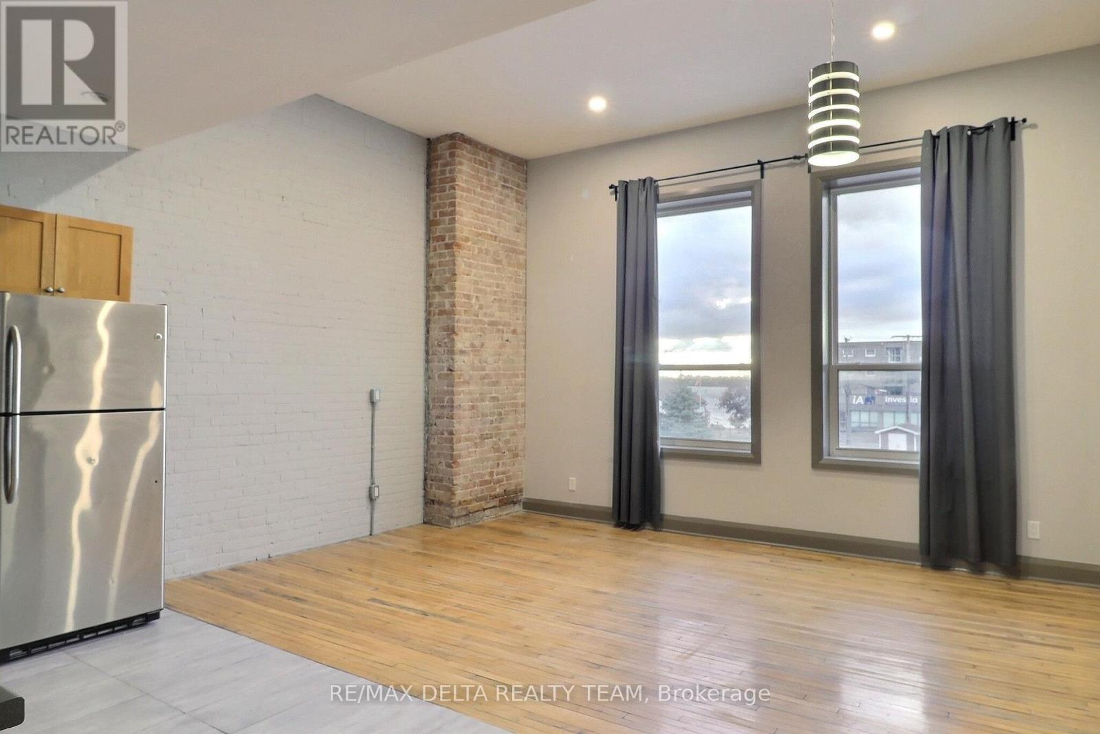 232 King Street W Property Photo 15