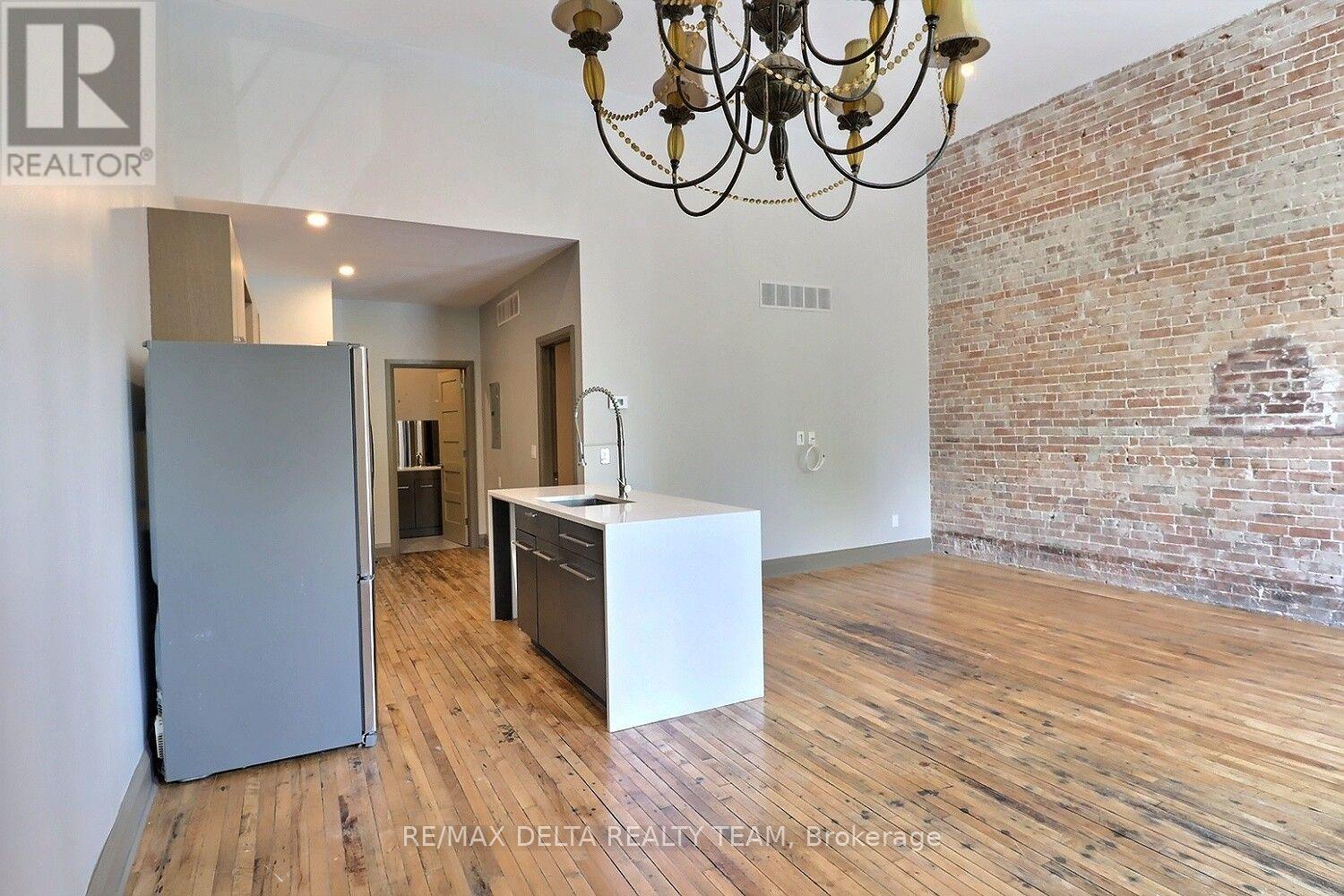 232 King Street W Property Photo 25