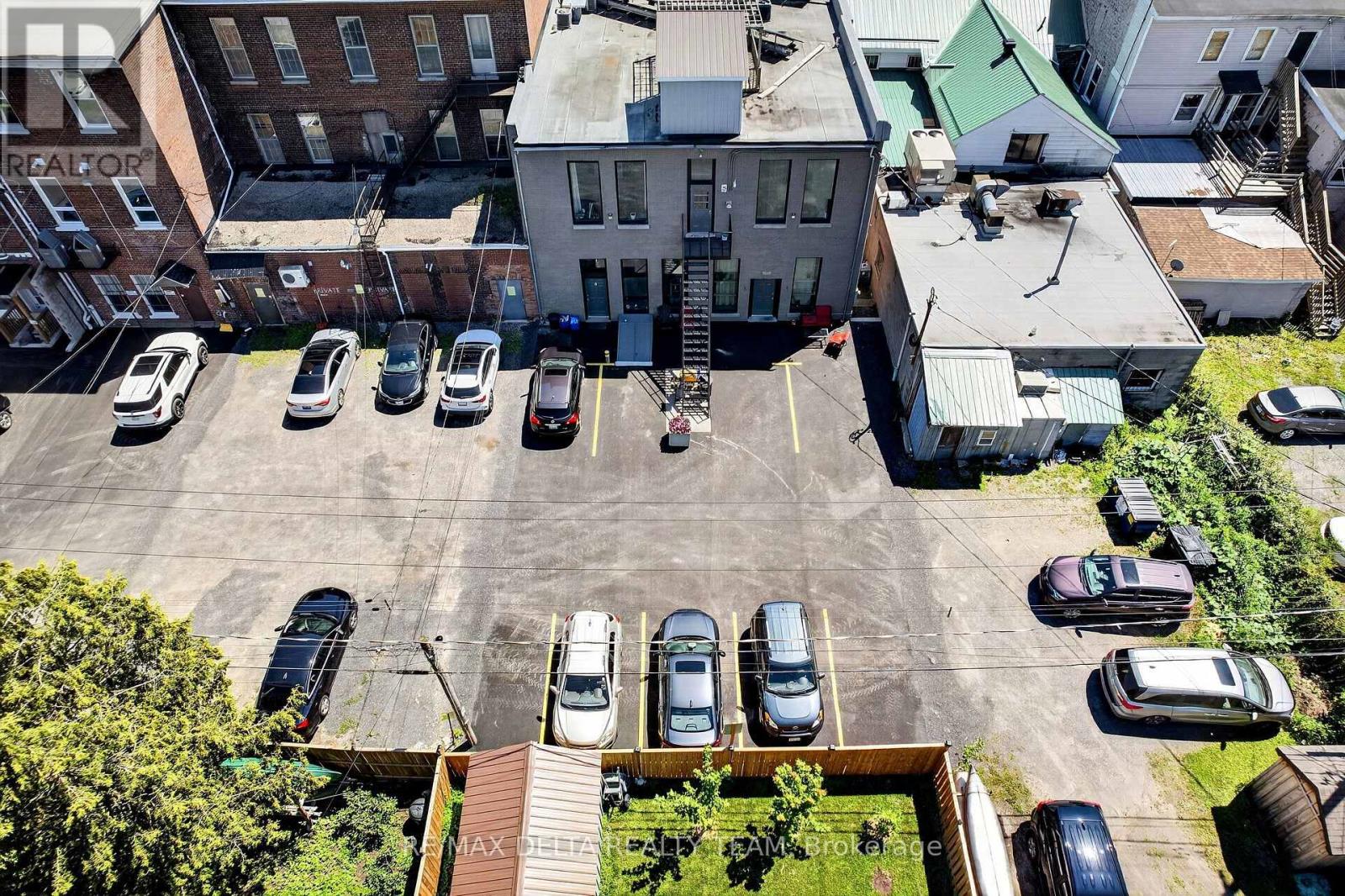 228 King Street W Property Photo 10