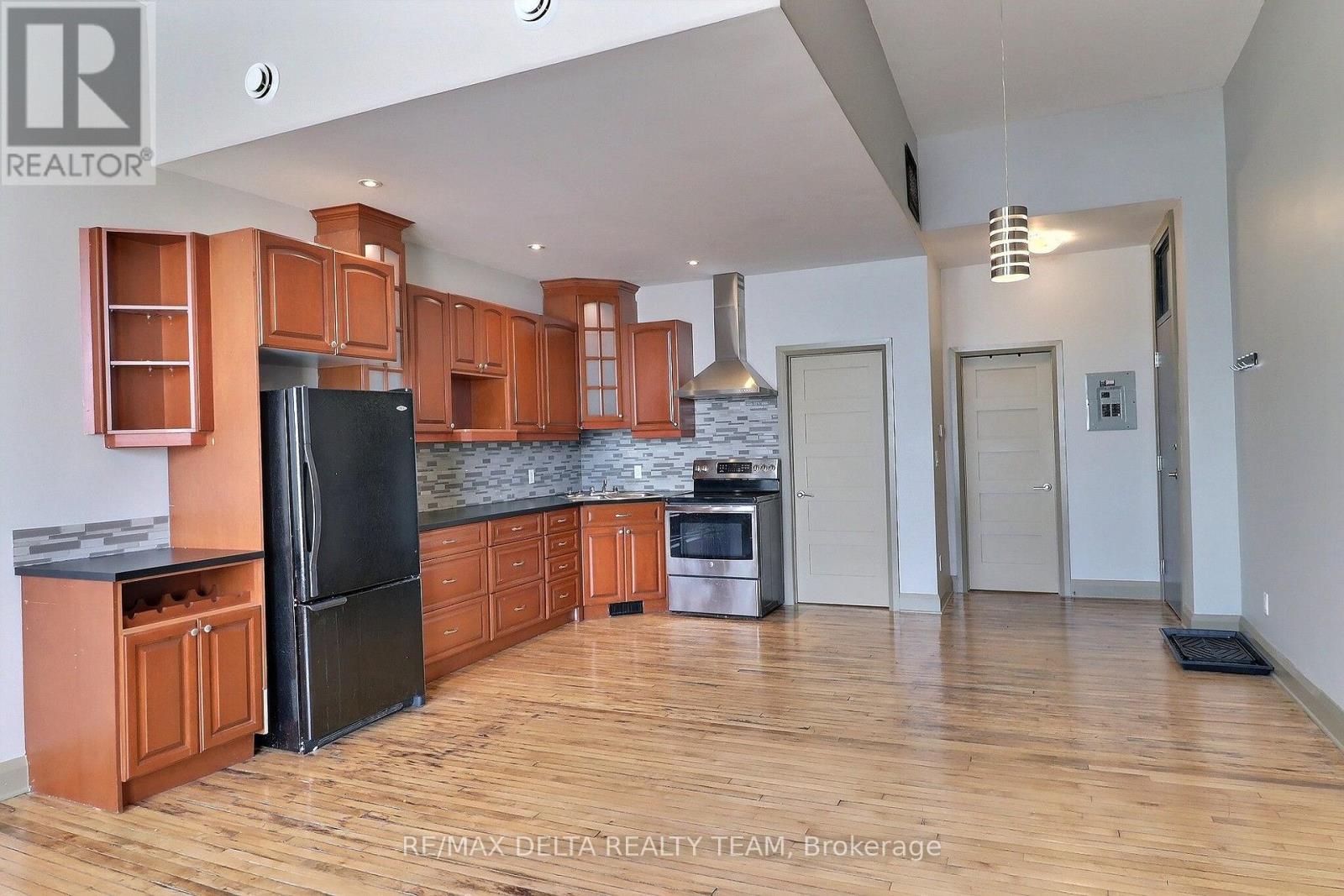 228 King Street W Property Photo 14