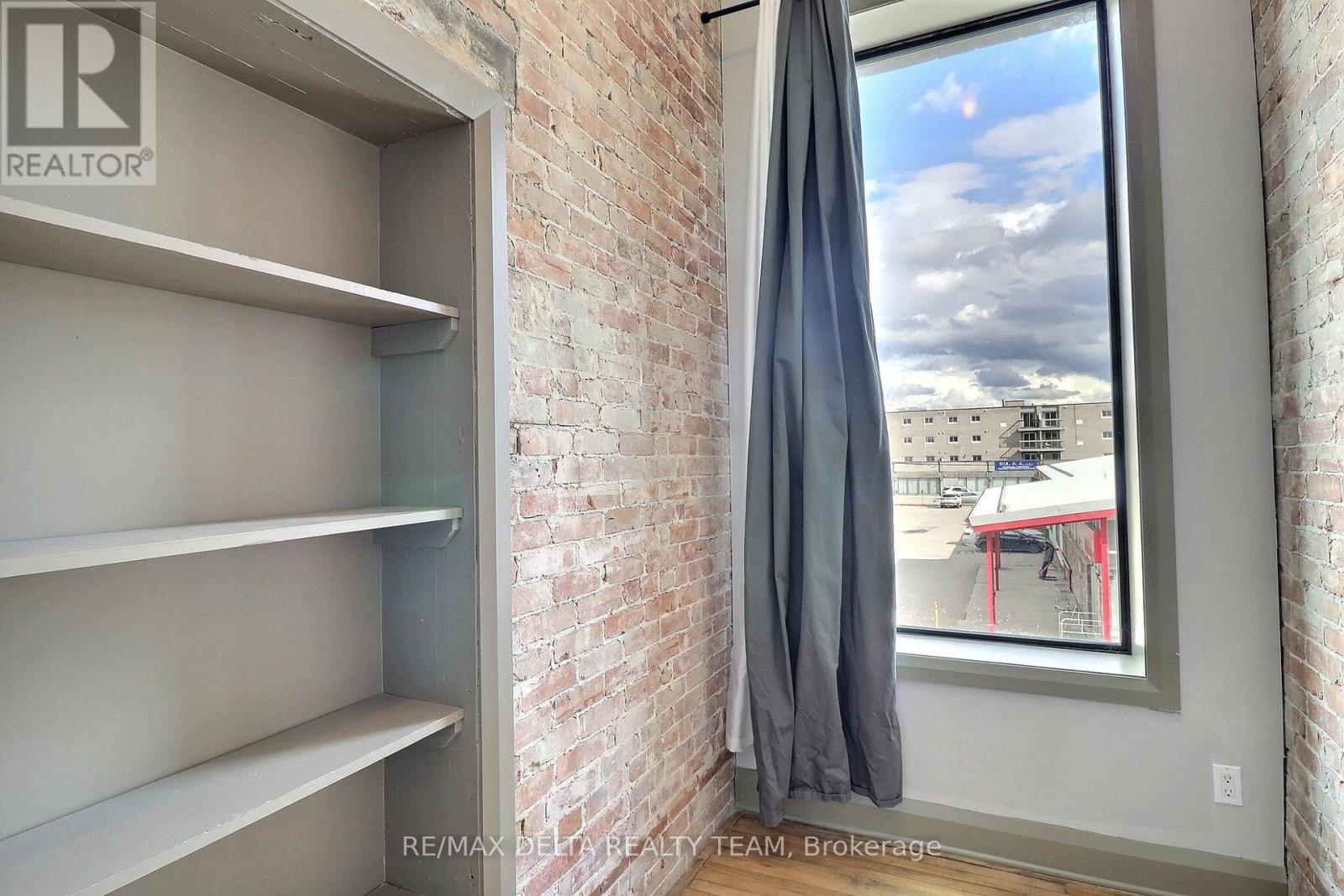 228 King Street W Property Photo 16