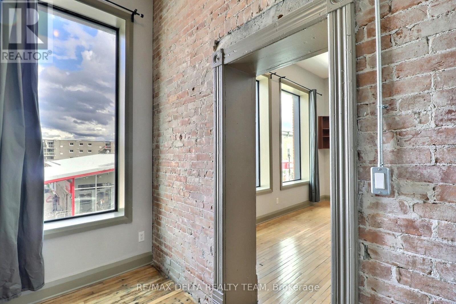 228 King Street W Property Photo 18