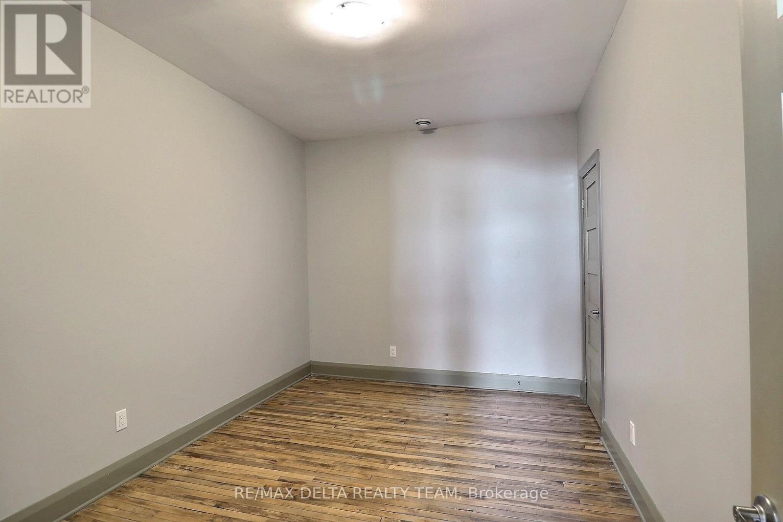 228 King Street W Property Photo 20